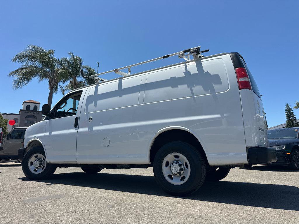 Used 2018 Chevrolet Express 2500 w/ Driver Convenience Package RWD image 3