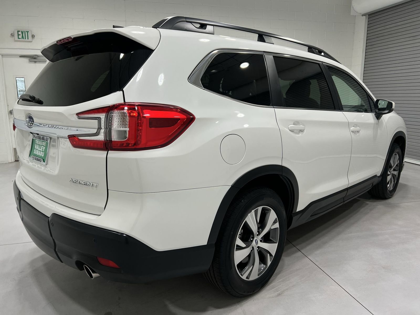 Used 2025 Subaru Ascent Premium image 8