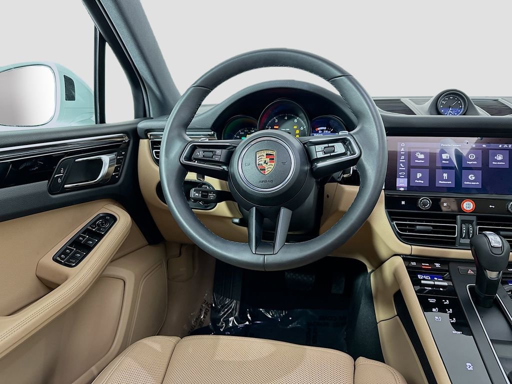 Used 2025 Porsche Macan image 25