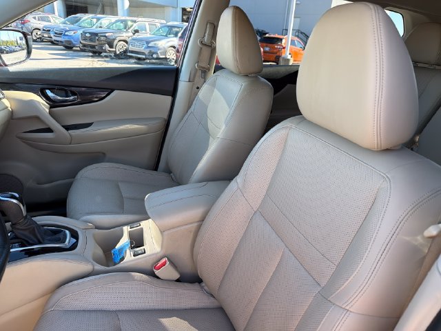 Used 2017 Nissan Rogue SL w/ SL Premium Package FWD image 19