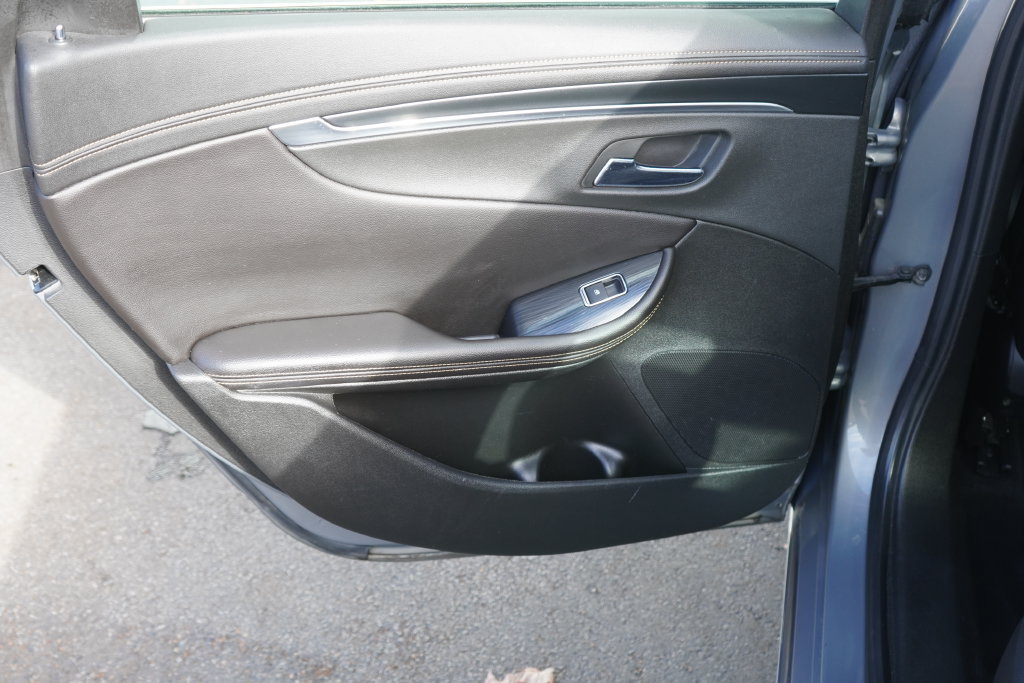 Used 2019 Chevrolet Impala LT FWD image 26