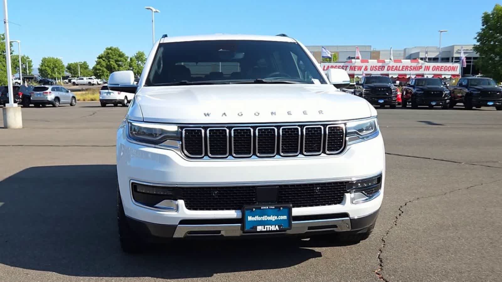 Used 2022 Jeep Wagoneer Series III AWD/4WD image 3