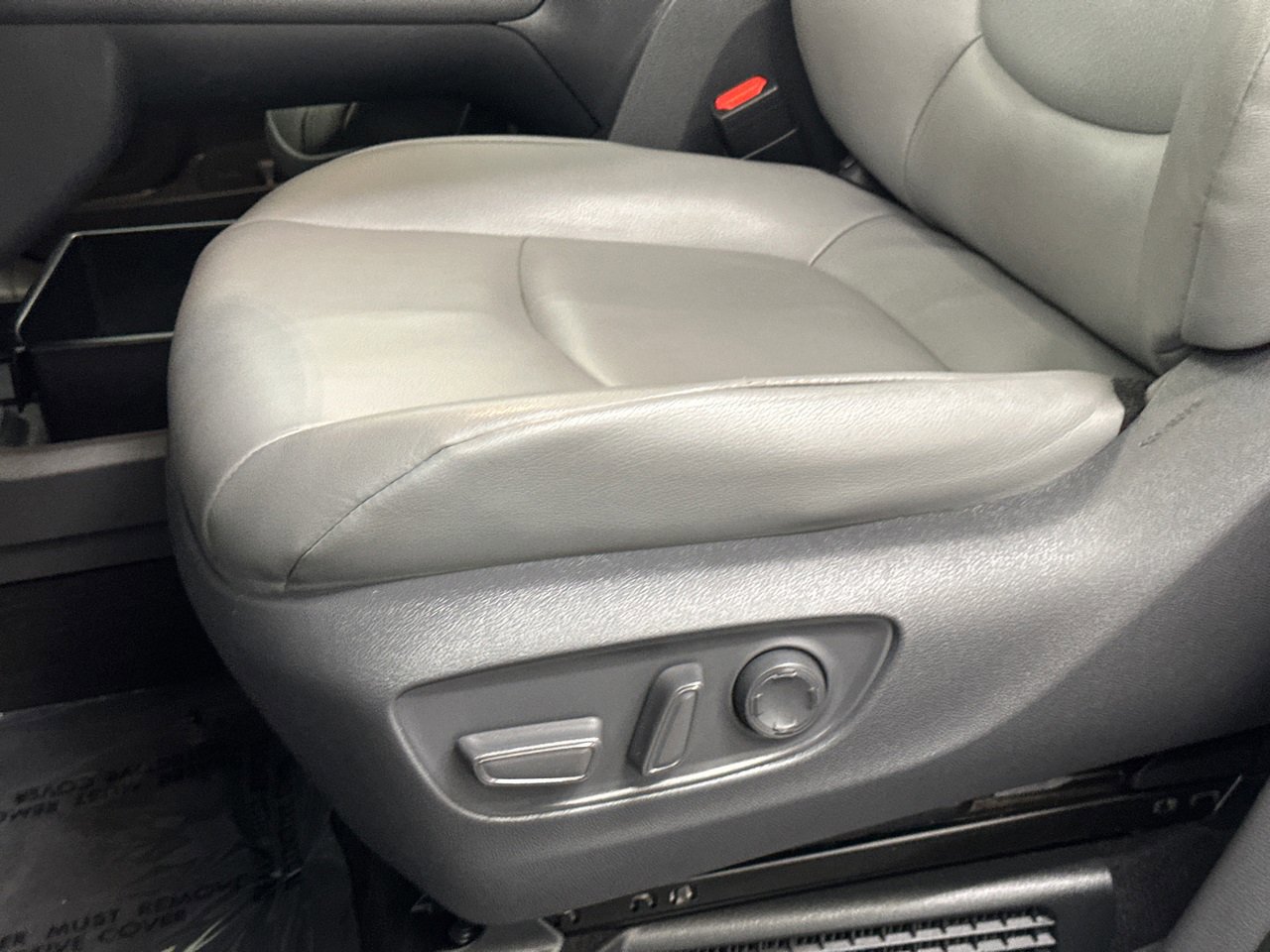 Used 2021 Toyota Sienna XLE image 16