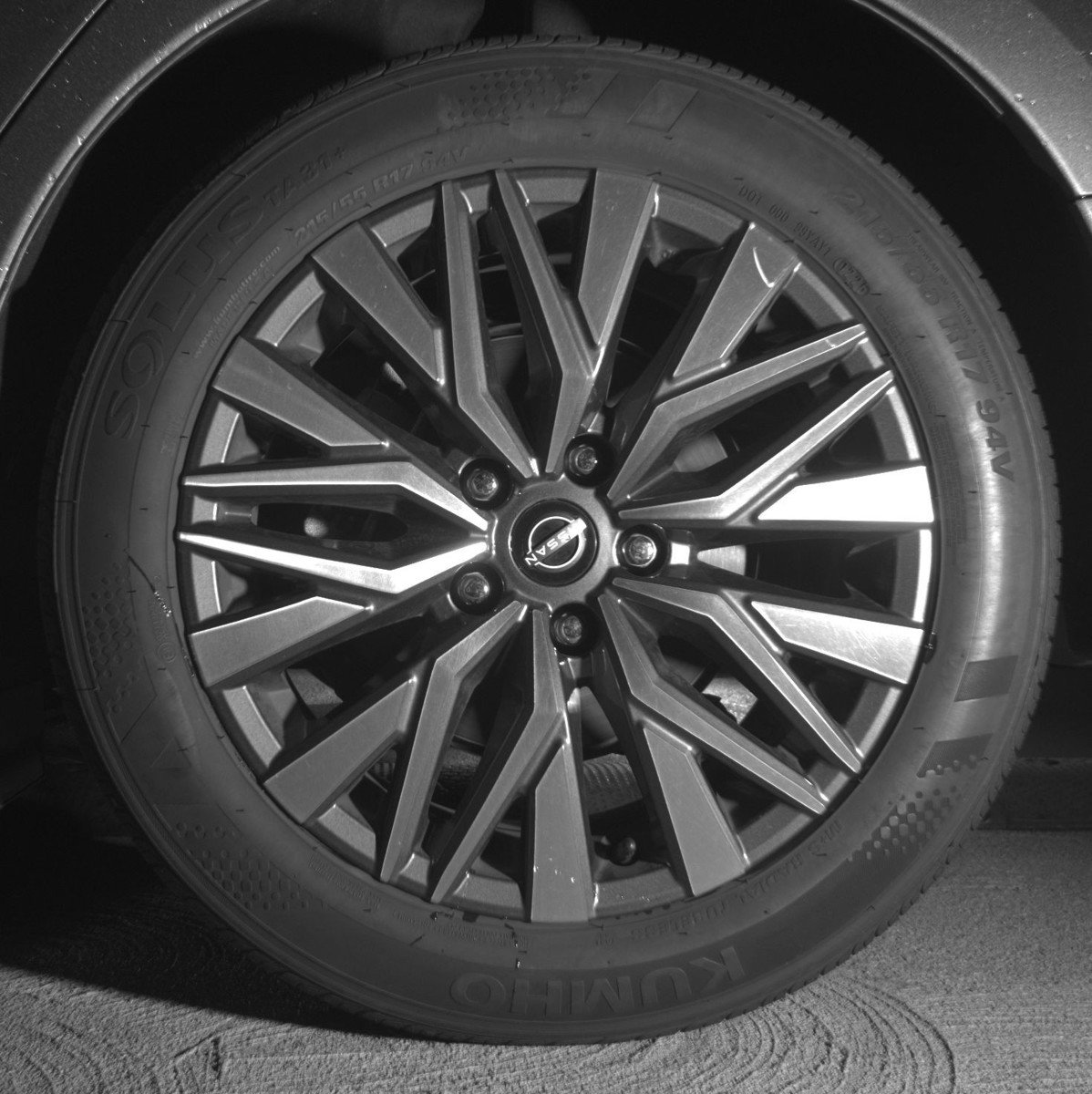 Used 2025 Nissan Altima 2.5 SV FWD image 14