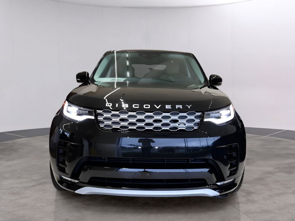 Certified 2025 Land Rover Discovery Metropolitan Edition image 4