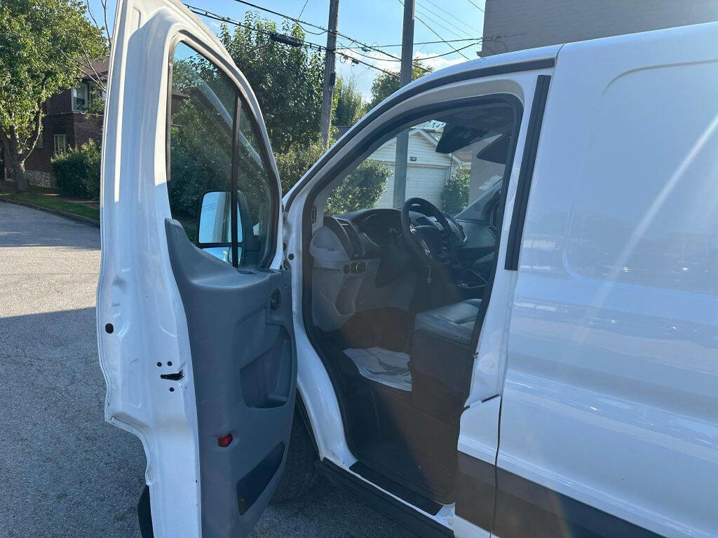 Used 2019 Ford Transit 250 250 3dr SWB Low Roof Cargo Van image 9
