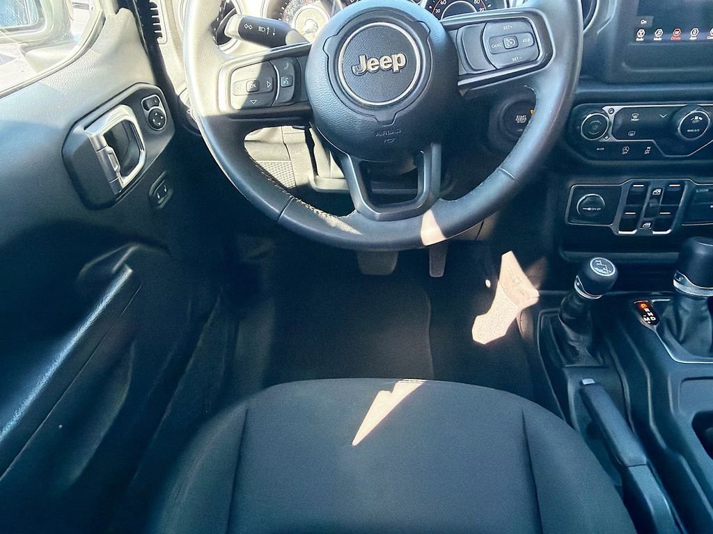 Used 2023 Jeep Gladiator Sport image 16