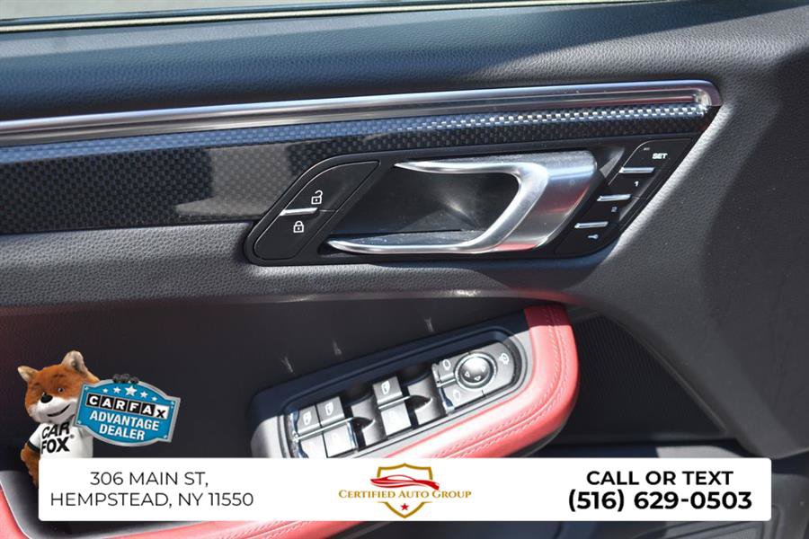 Used 2023 Porsche Macan Turbo AWD/4WD image 13