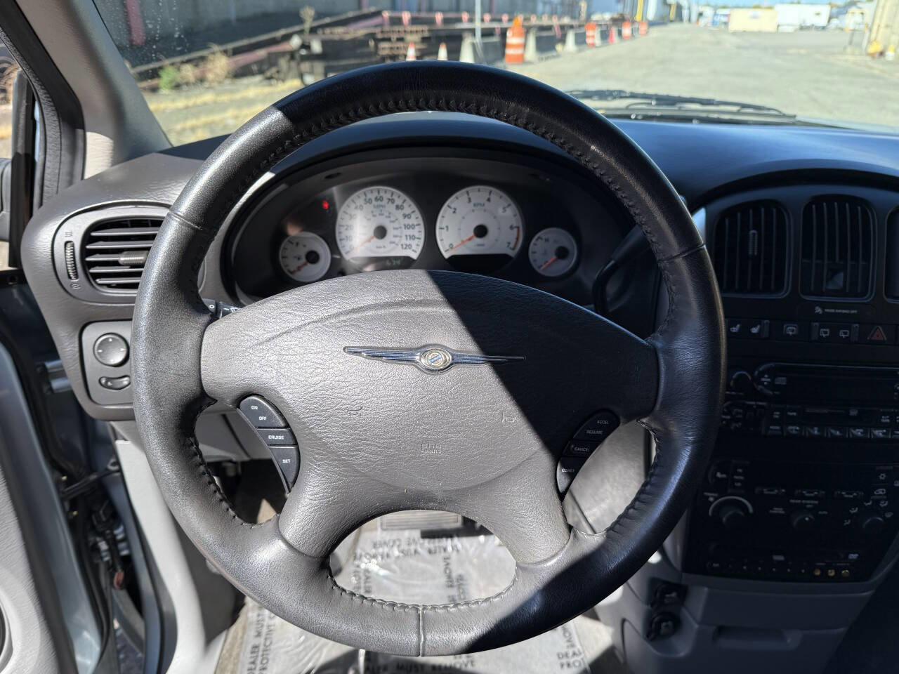Used 2006 Chrysler Town & Country Touring image 49
