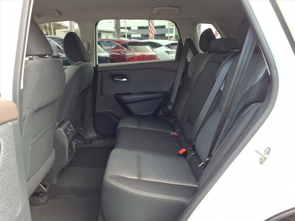 Certified 2021 Nissan Rogue SV image 18