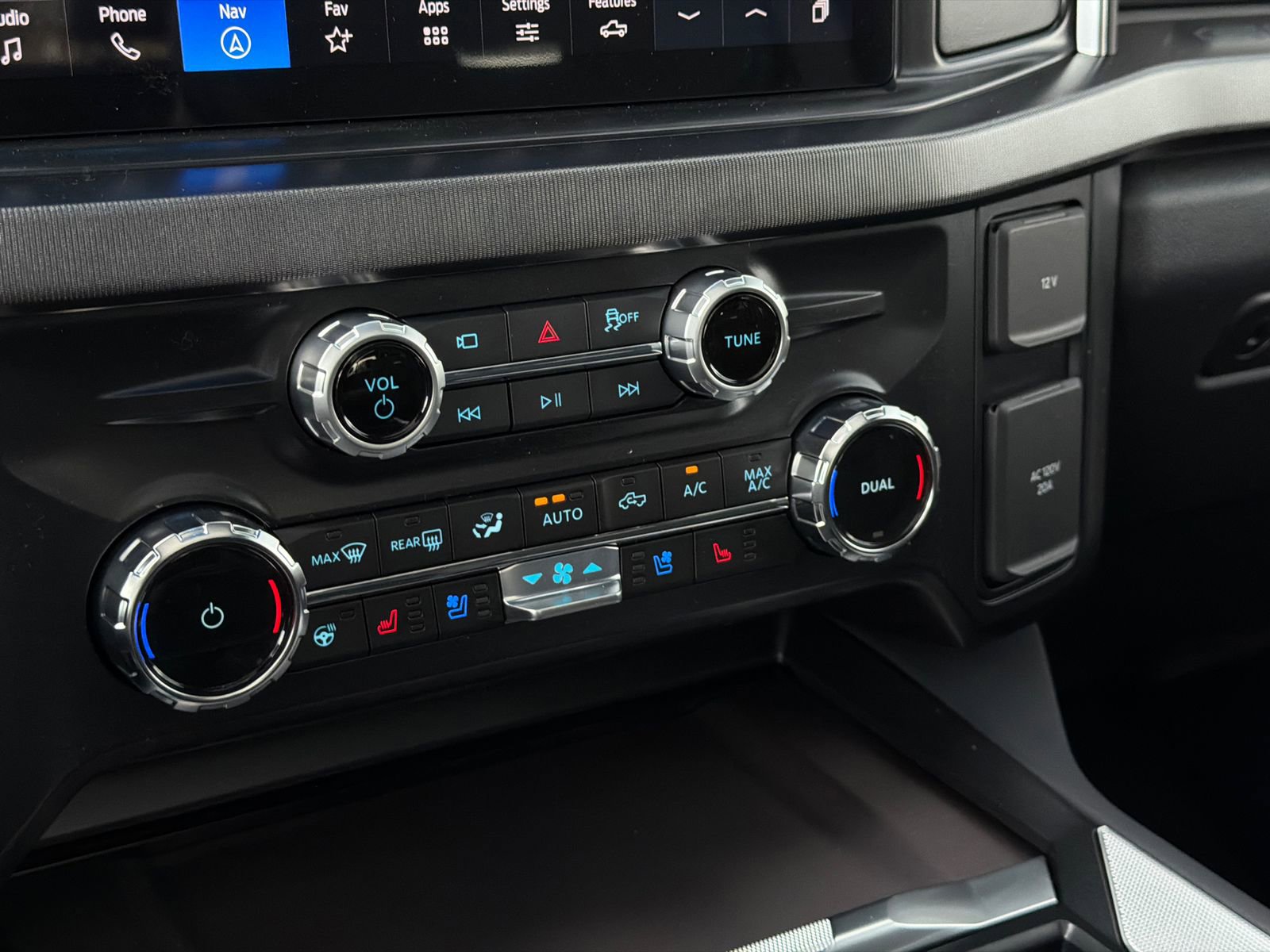 New 2026 Ford F250 Platinum w/ Tremor Off-Road Package image 30