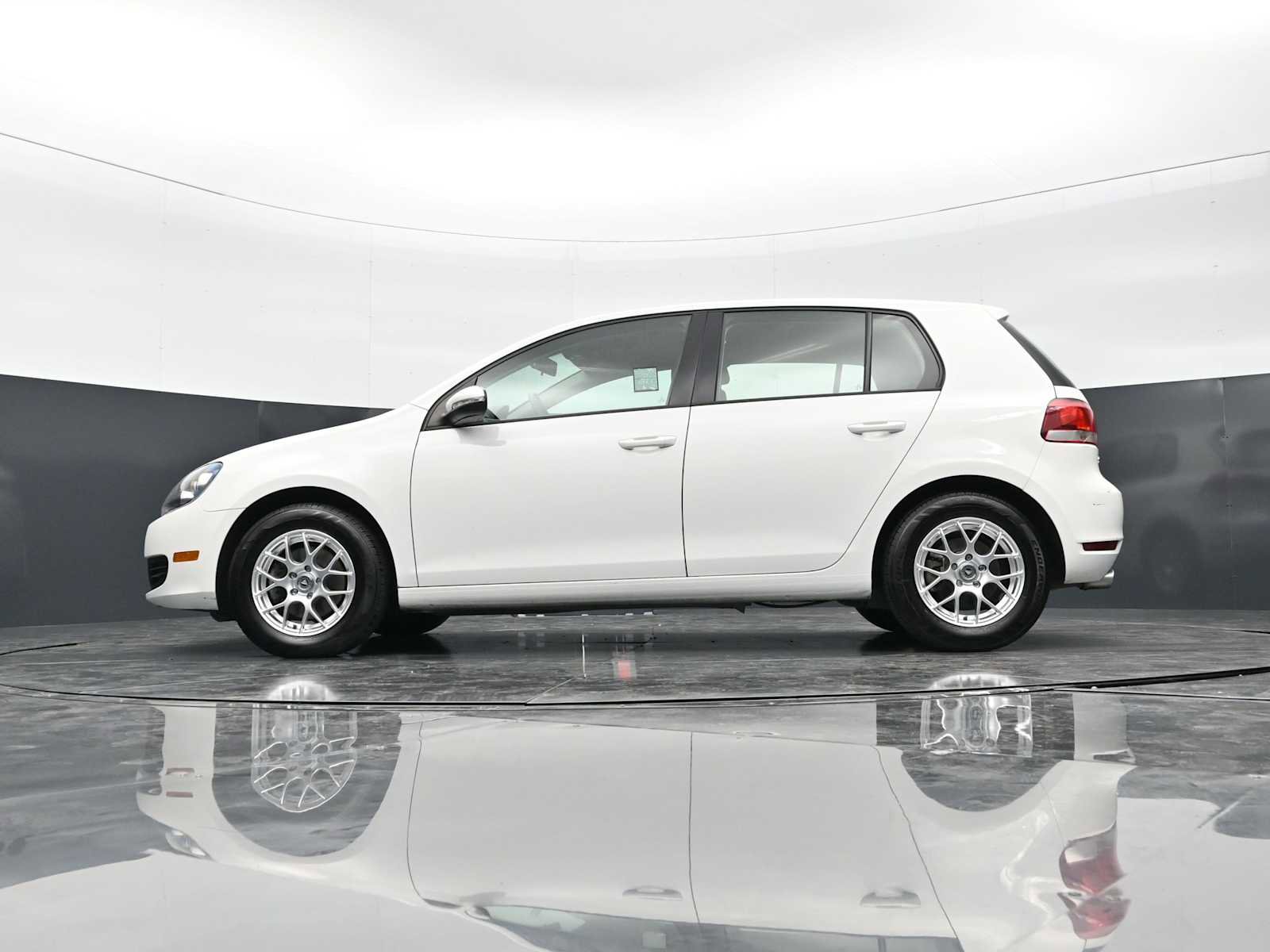 Used 2010 Volkswagen Golf 4-Door image 31