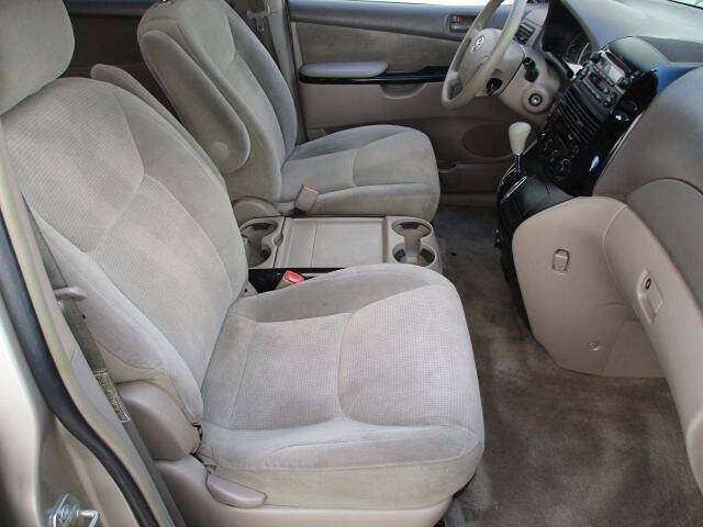 Used 2005 Toyota Sienna LE FWD image 10