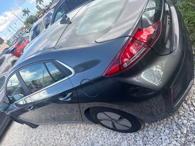 Used 2022 Hyundai Ioniq SE FWD image 8