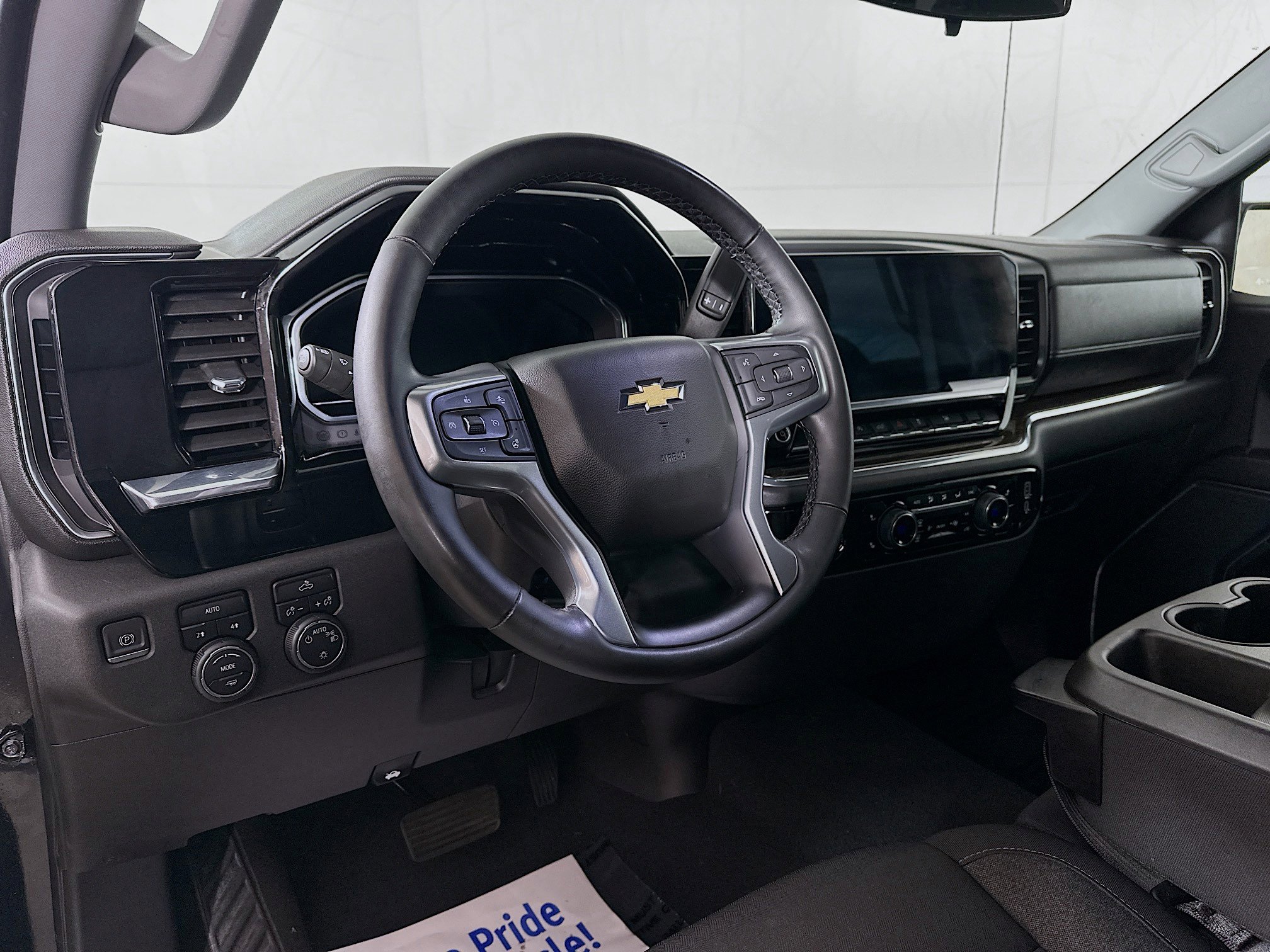 Used 2023 Chevrolet Silverado 1500 LT AWD/4WD image 9
