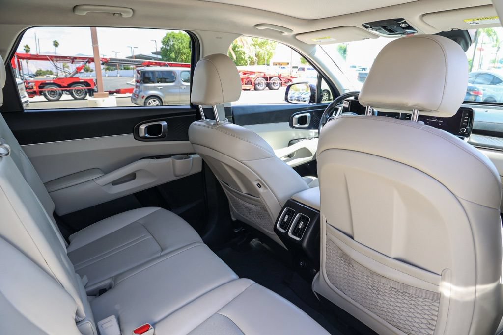 Used 2023 Kia Sorento S w/ Panoramic Sunroof Package FWD image 17
