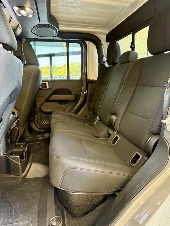 Used 2020 Jeep Gladiator Overland image 17