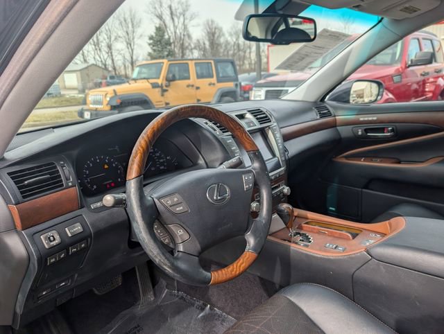 Used 2011 Lexus LS 460 AWD w/ Comfort Pkg image 8