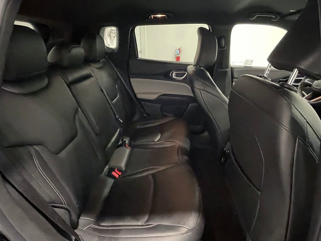 Used 2025 Jeep Compass Limited image 21