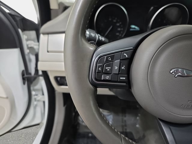Used 2016 Jaguar XF Prestige AWD/4WD image 17