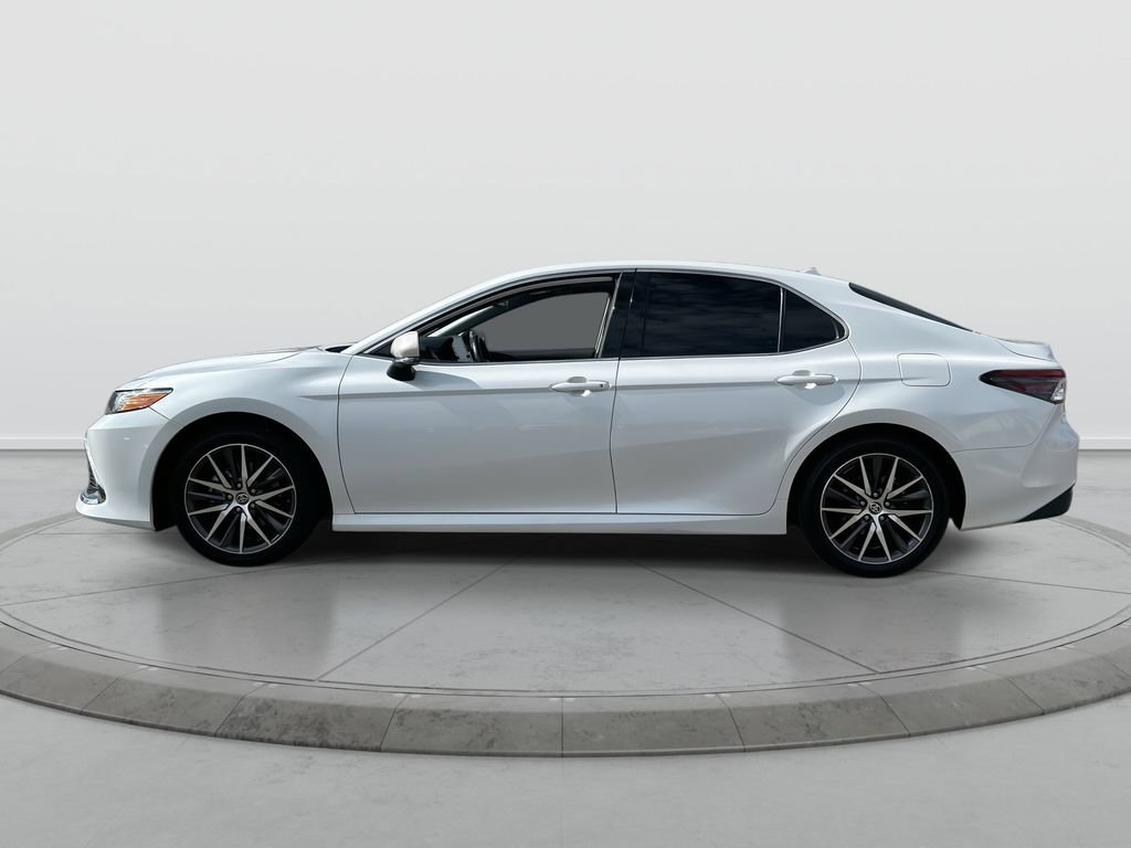 Used 2022 Toyota Camry XLE FWD image 5