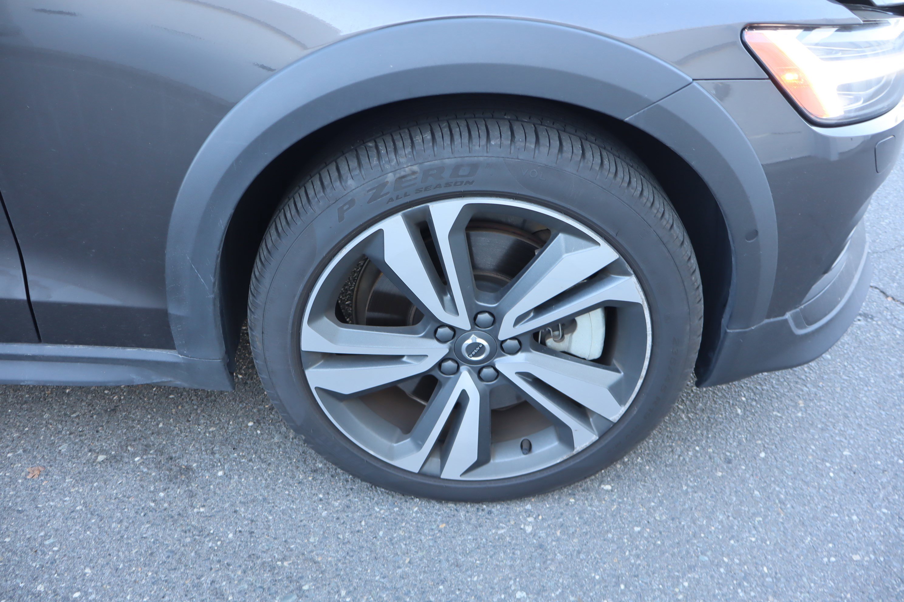 Used 2025 Volvo V60 B5 Cross Country Plus image 37