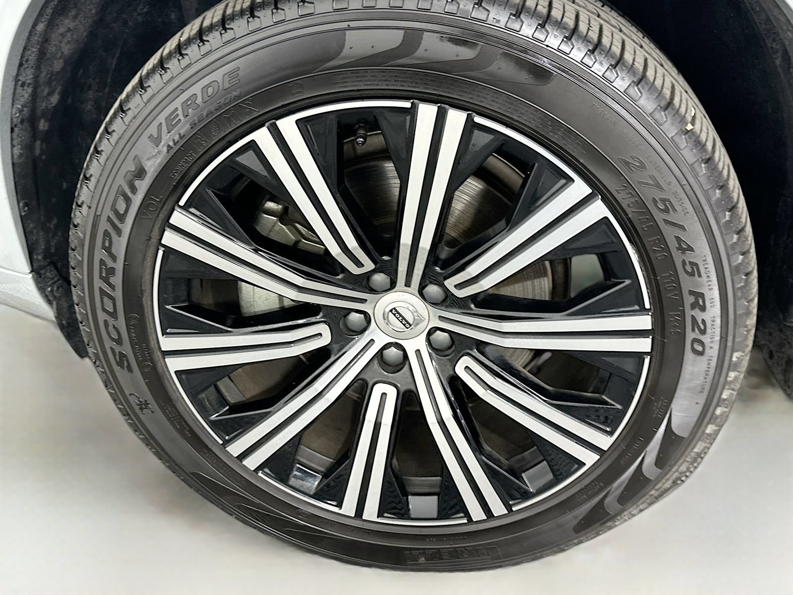 Used 2025 Volvo XC90 B5 Core AWD/4WD image 32