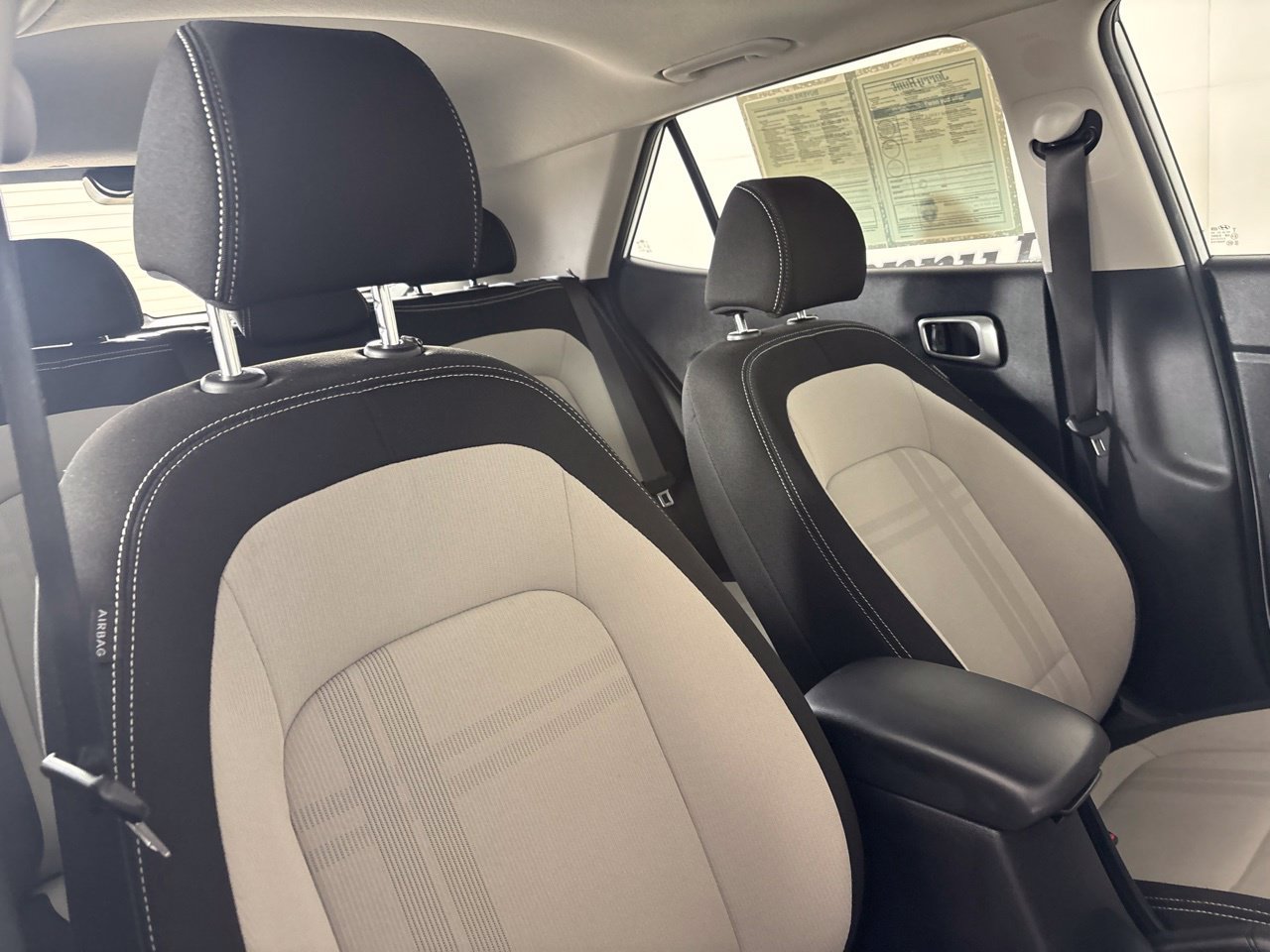 Used 2025 Hyundai Venue SEL FWD image 30