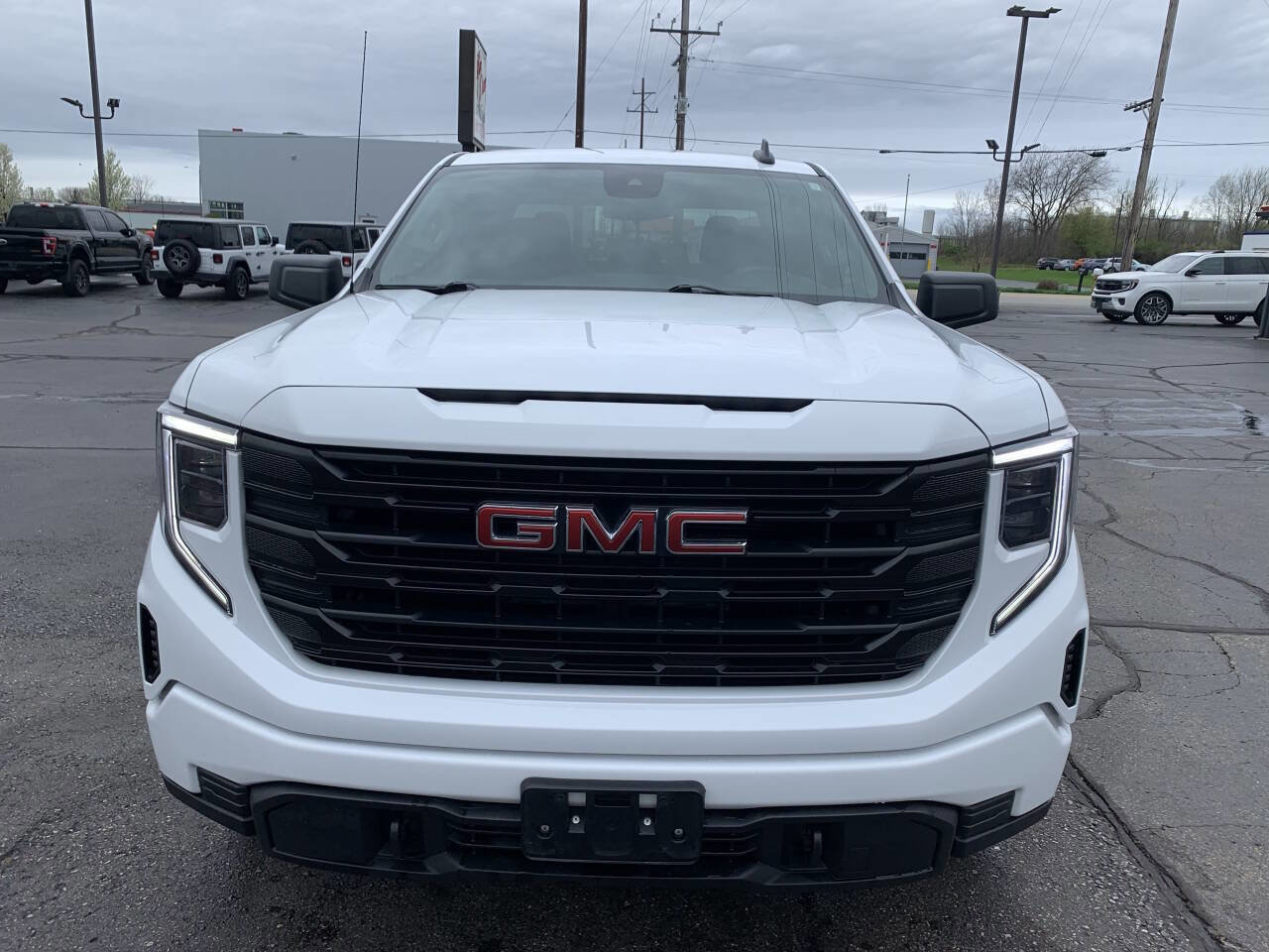Used 2023 GMC Sierra 1500 Pro w/ Graphite Edition AWD/4WD image 4