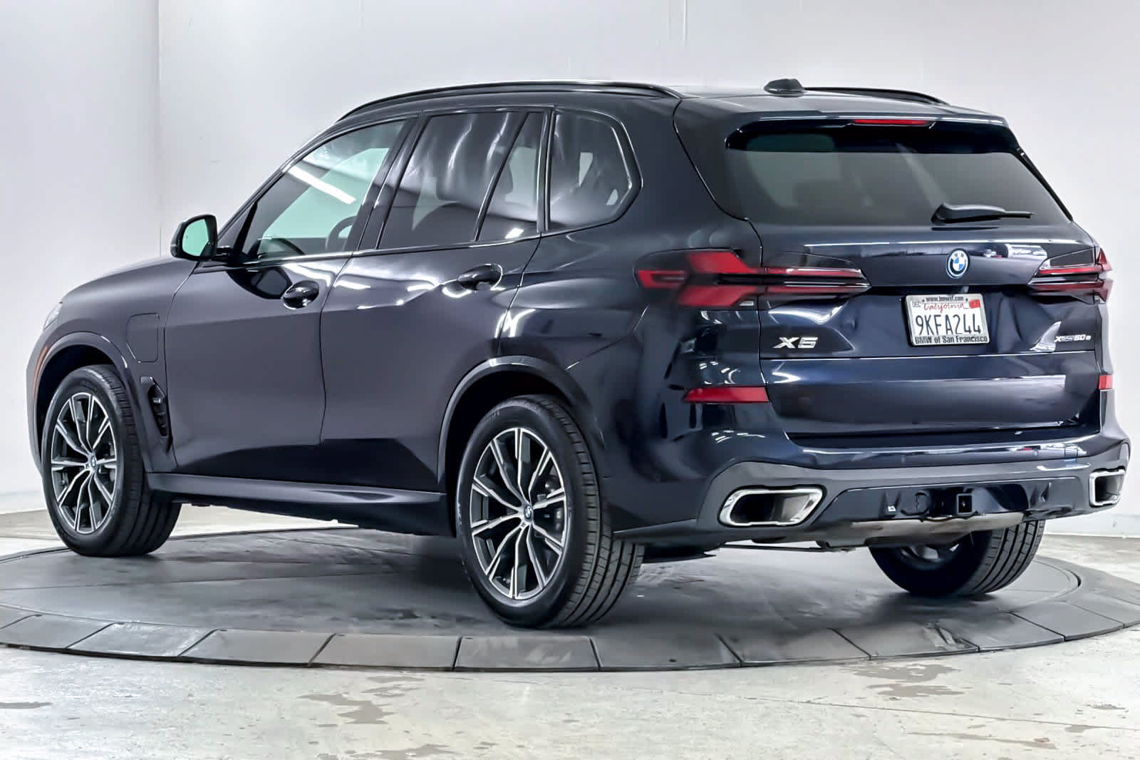 Used 2024 BMW X5 xDrive50e w/ M Sport Package AWD/4WD image 6