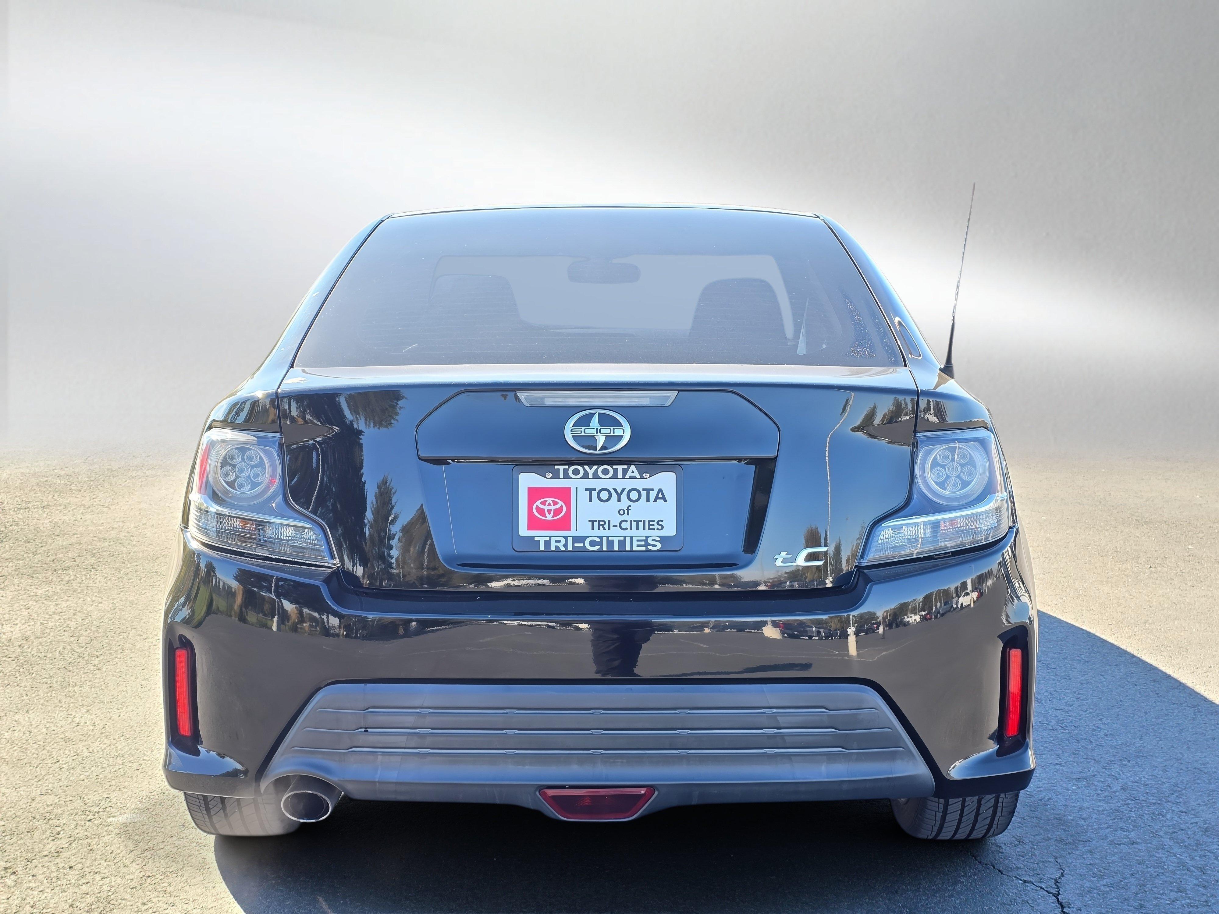 Used 2015 Scion tC FWD image 4