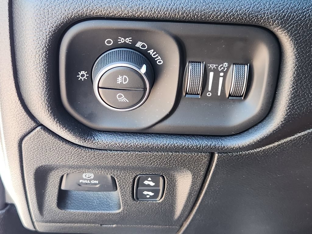 Used 2019 RAM 1500 Big Horn AWD/4WD image 13
