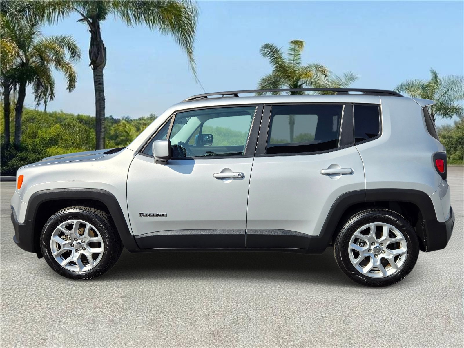 Certified 2016 Jeep Renegade Latitude image 2