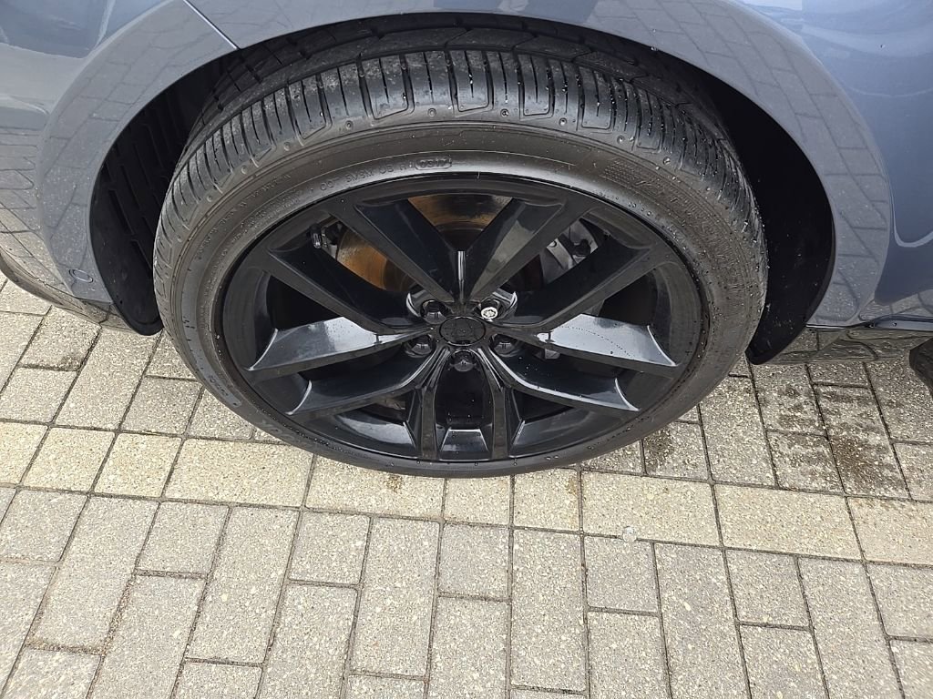 Used 2018 Land Rover Range Rover Sport HSE image 10