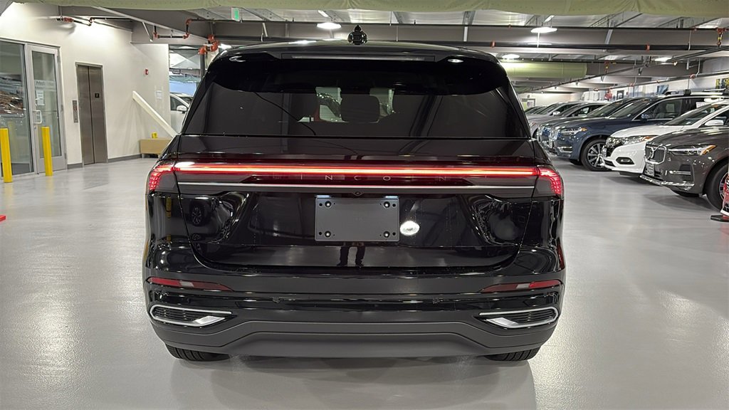 Used 2025 Lincoln Nautilus Premier w/ Equipment Group 102A image 3