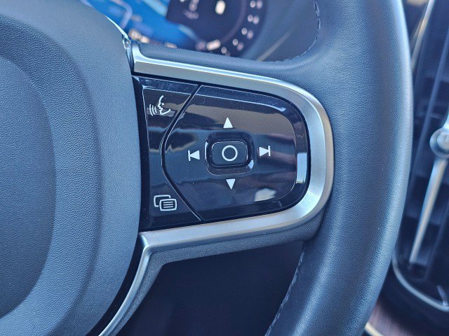 Used 2023 Volvo XC60 B5 Plus AWD/4WD image 33