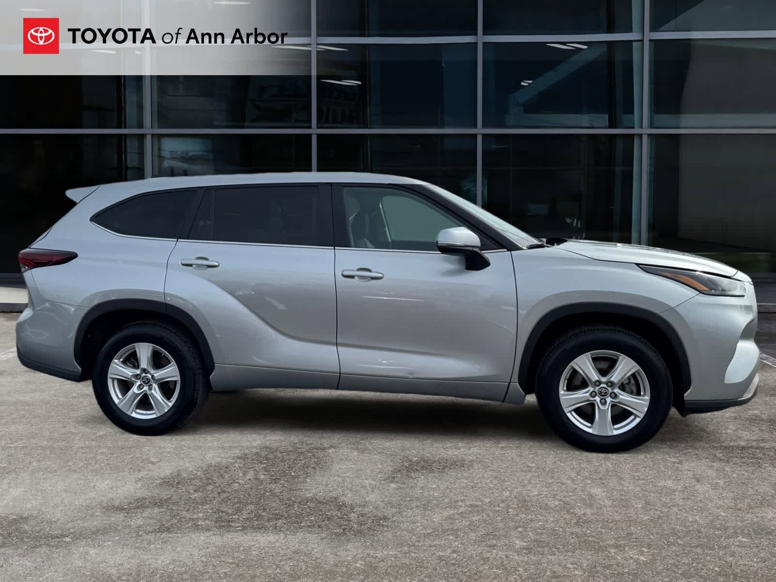 Used 2025 Toyota Highlander LE image 11