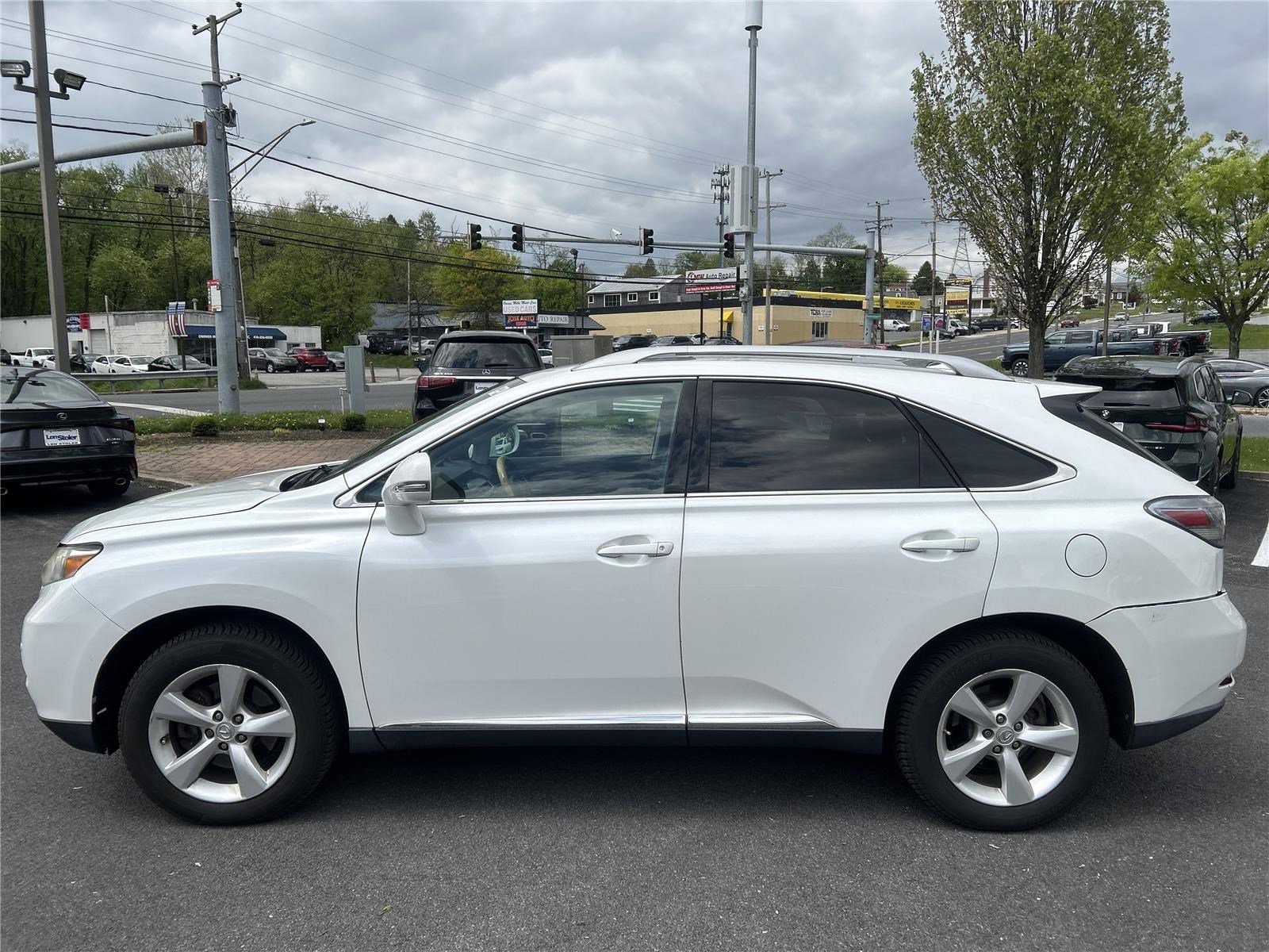 Used 2011 Lexus RX 350 AWD w/ Premium Pkg image 2