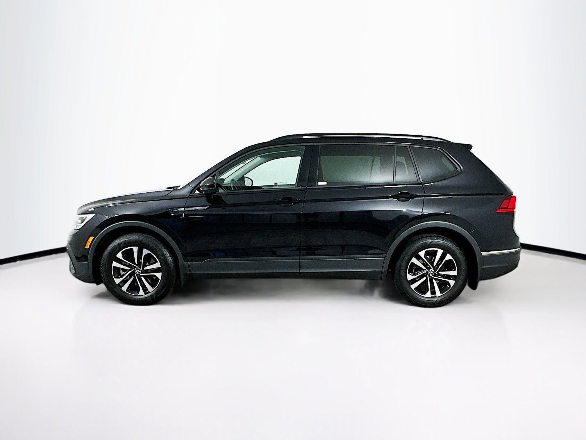 Used 2024 Volkswagen Tiguan S image 4