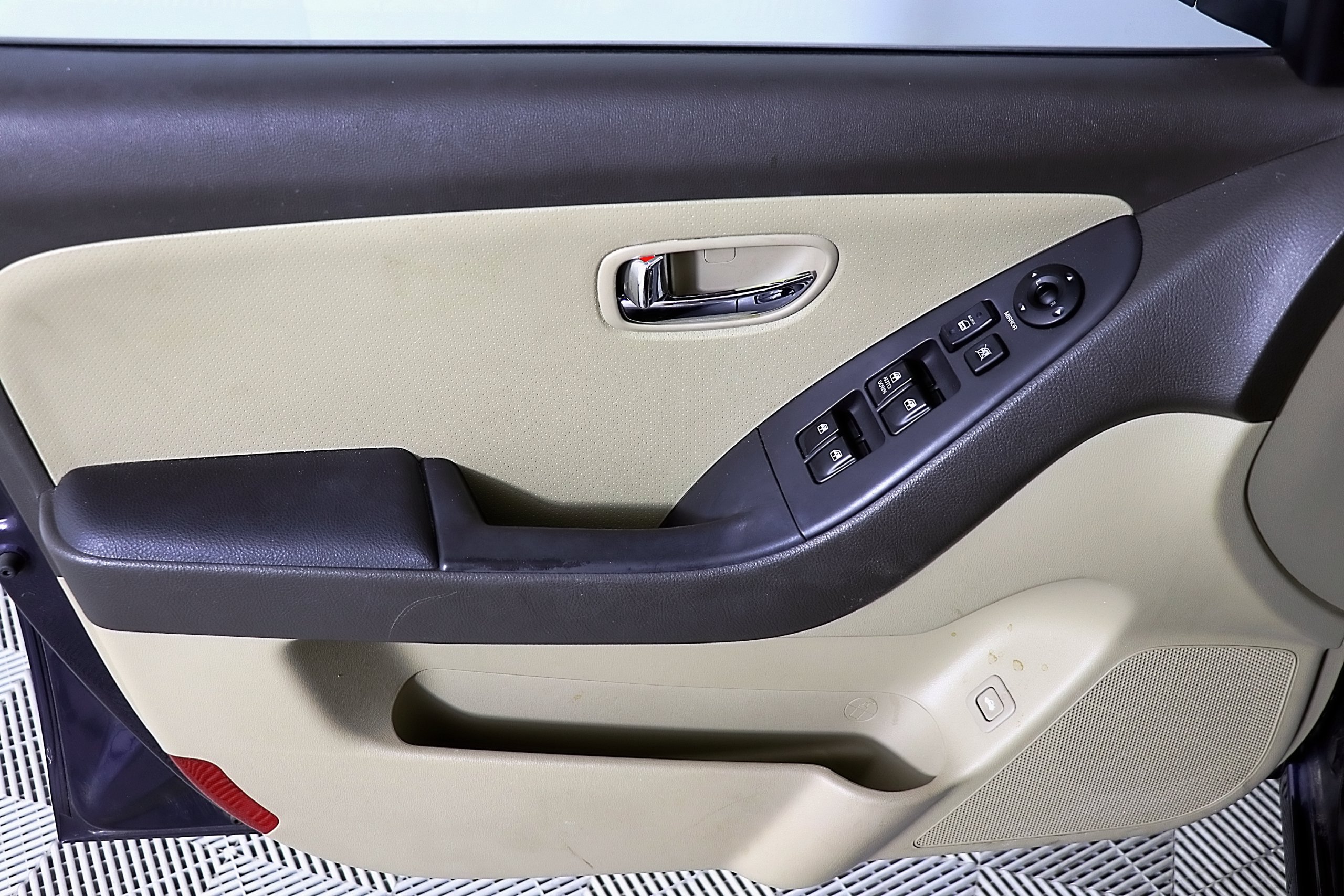 Used 2010 Hyundai Elantra GLS FWD image 23