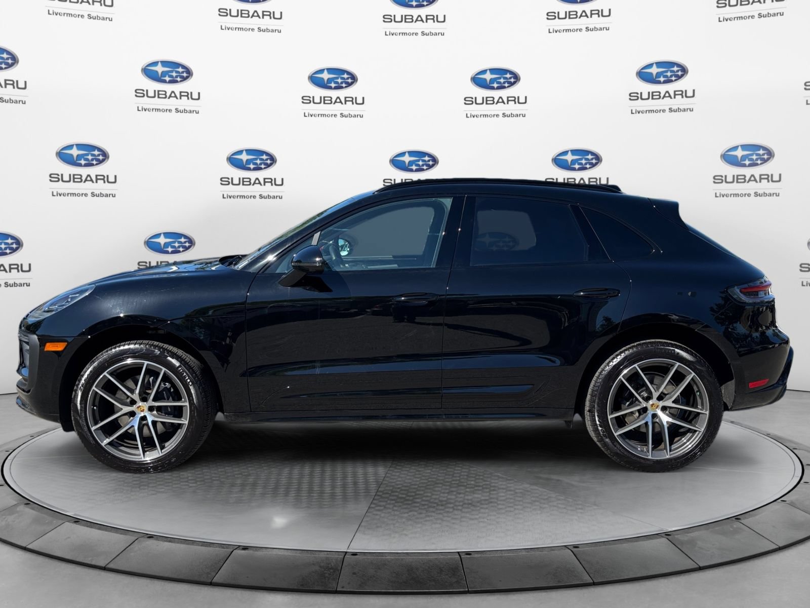 Used 2026 Porsche Macan AWD/4WD image 2