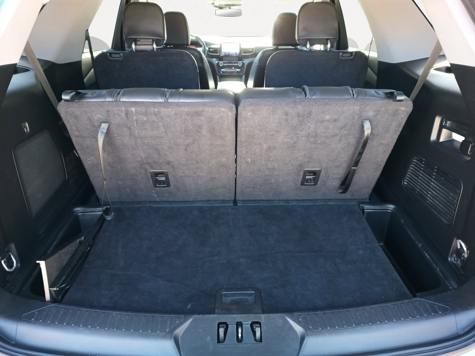 Used 2023 Ford Explorer Limited image 12