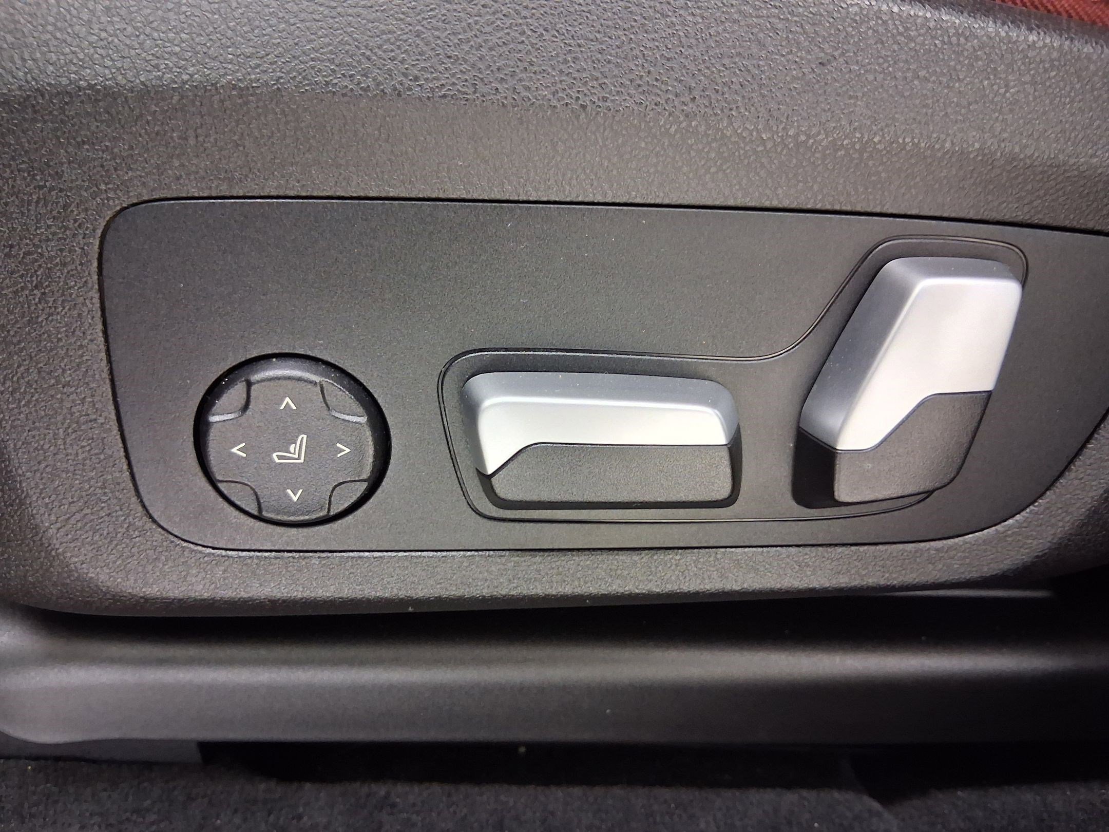 Certified 2024 BMW X3 sDrive30i w/ Convenience Package RWD image 13