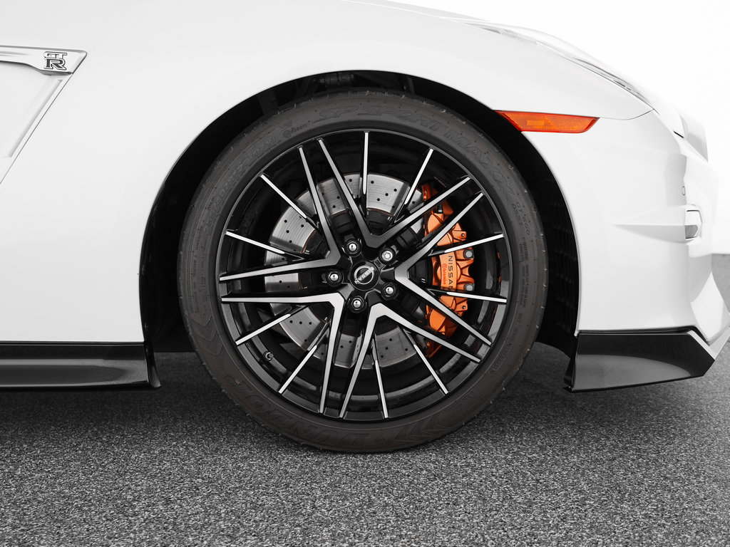 Used 2024 Nissan GT-R Premium w/ Premium Interior Package AWD/4WD image 35