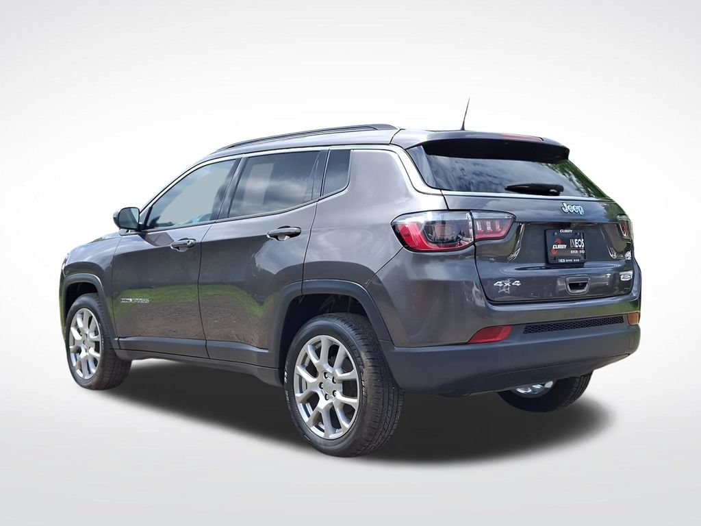 Used 2022 Jeep Compass Latitude w/ Sun and Sound Group AWD/4WD image 6