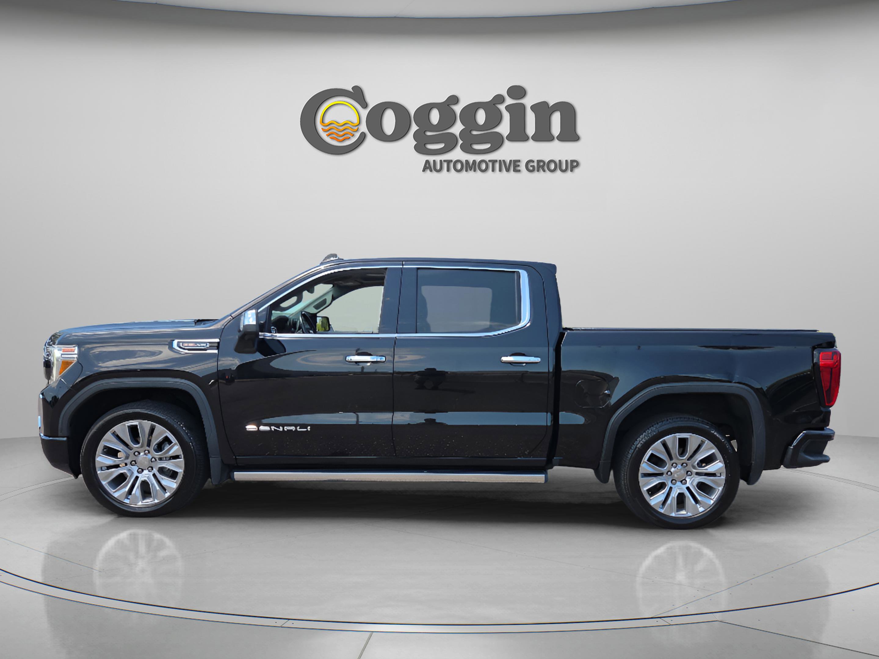 Used 2022 GMC Sierra 1500 Denali w/ Denali Premium Package AWD/4WD image 2