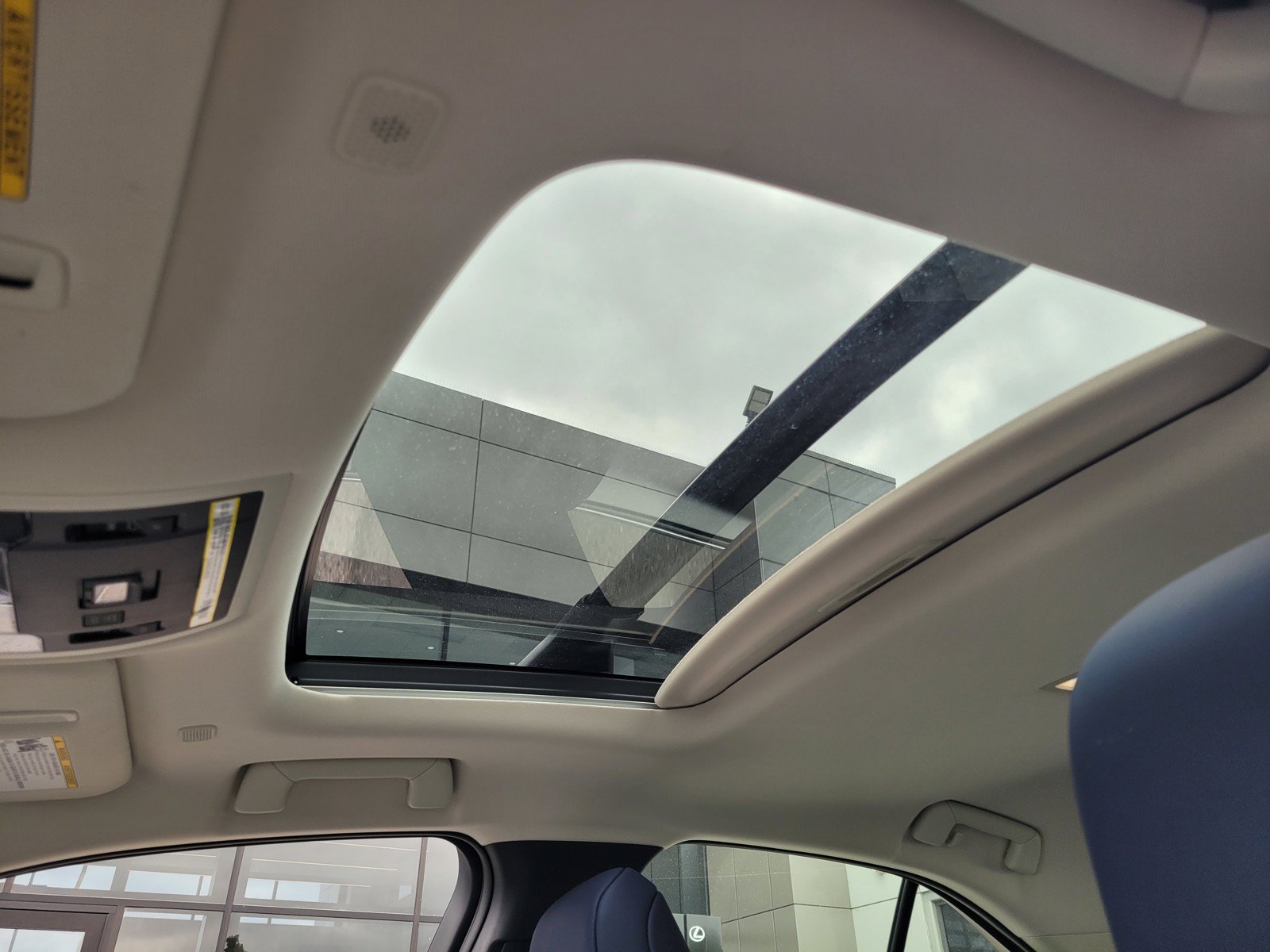 Certified 2025 Lexus UX 300h FWD w/ Accessory Package (Z2) image 24