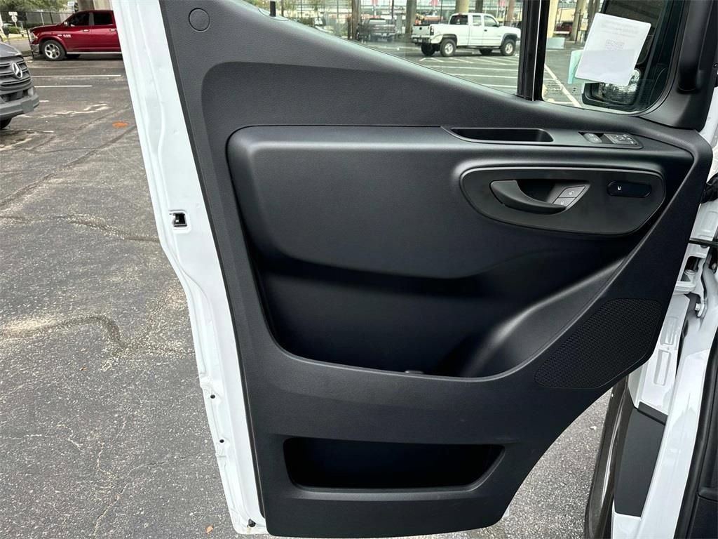 Used 2025 Mercedes-Benz Sprinter 2500 image 19