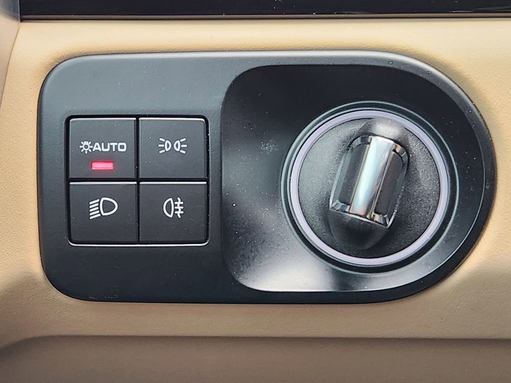 Used 2023 Porsche Cayenne Platinum Edition image 20