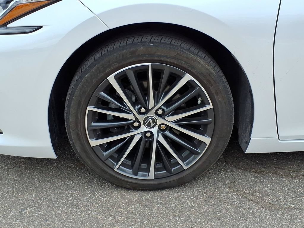 Used 2024 Lexus ES 350 w/ Premium Package FWD image 9